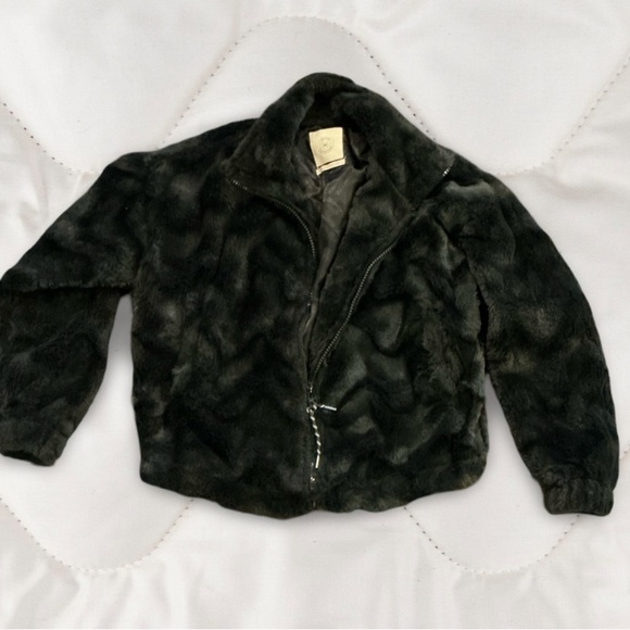 Urban Outfitters Jackets & Blazers - Urban Outfitters faux fur jacket , fully lined